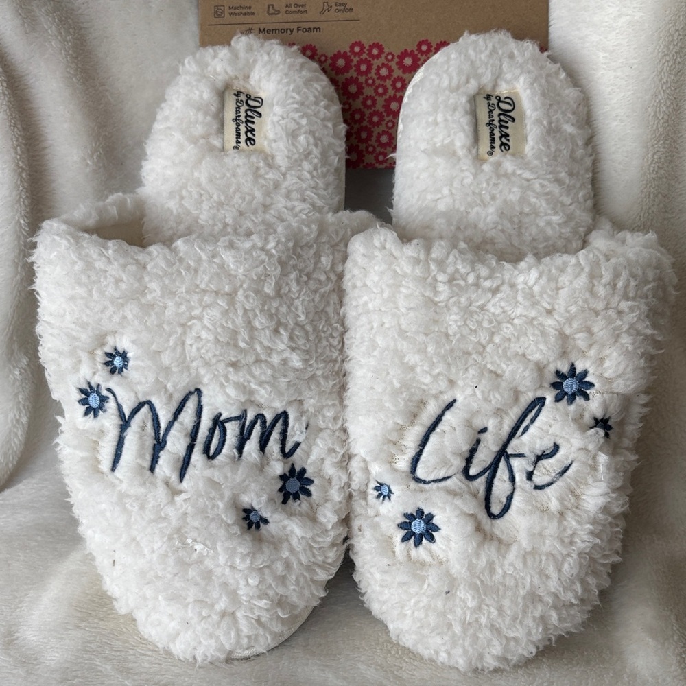 Dearfoams White and Blue Women's Slippers